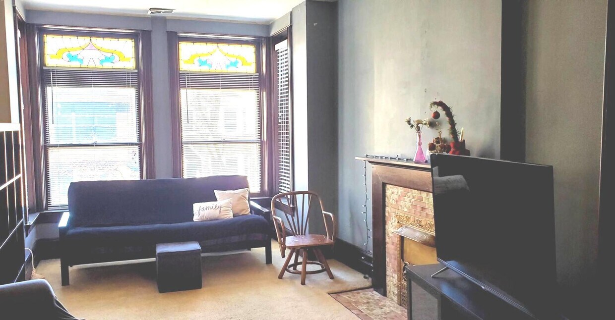Primary Photo - 1123 W Wolfram St