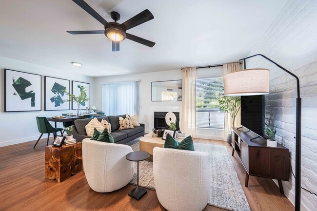 Building Photo - La Privada