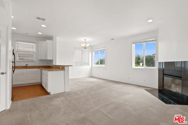 Building Photo - 5430 Bellingham Ave