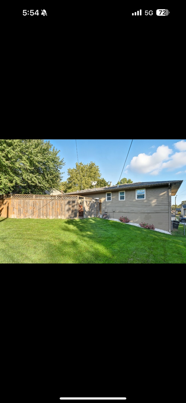 Building Photo - 11021 Spring St