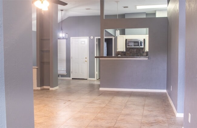 Foto del edificio - 13106 Hollowcreek Park Dr