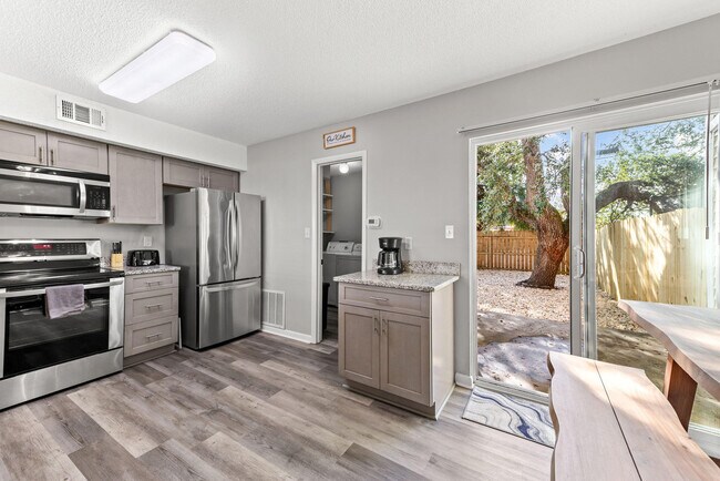 Foto del edificio - 412 Nordic Ln NW