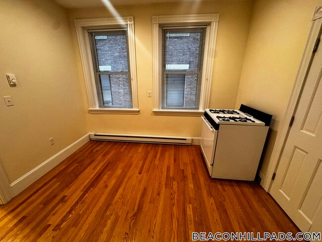 Building Photo - 29 Revere St