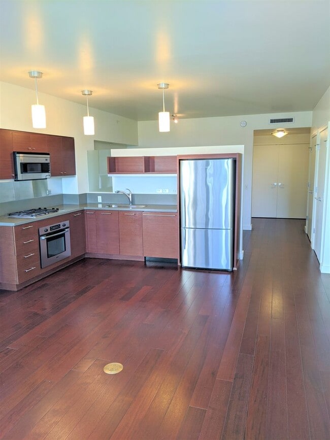 Building Photo - Riverview Condo in Upscale John Ross Build...