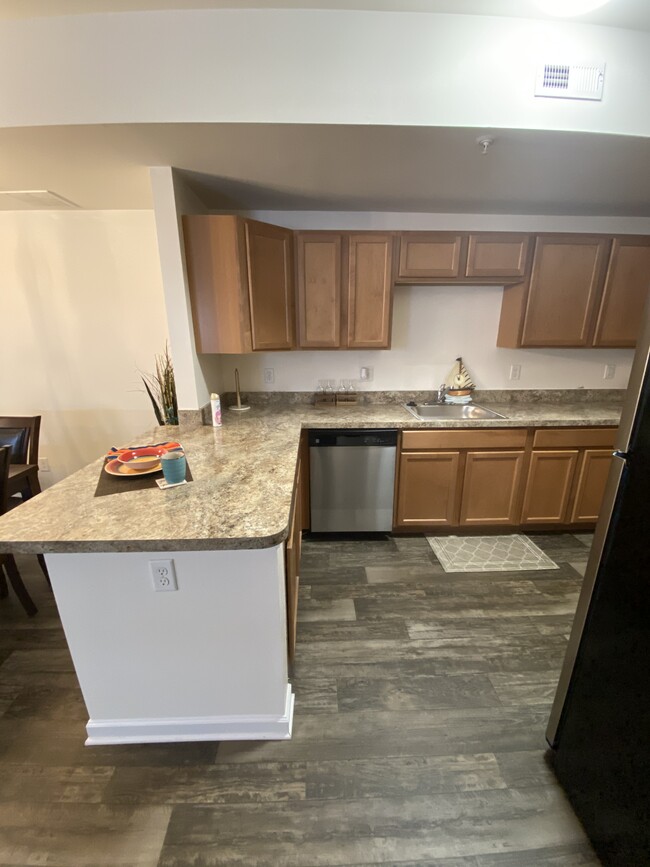 Upgraded lower level town home - Sunnyside Apartments