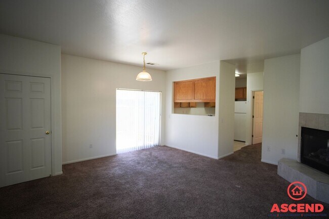 Foto del edificio - 548 Yellow Meadow Ct