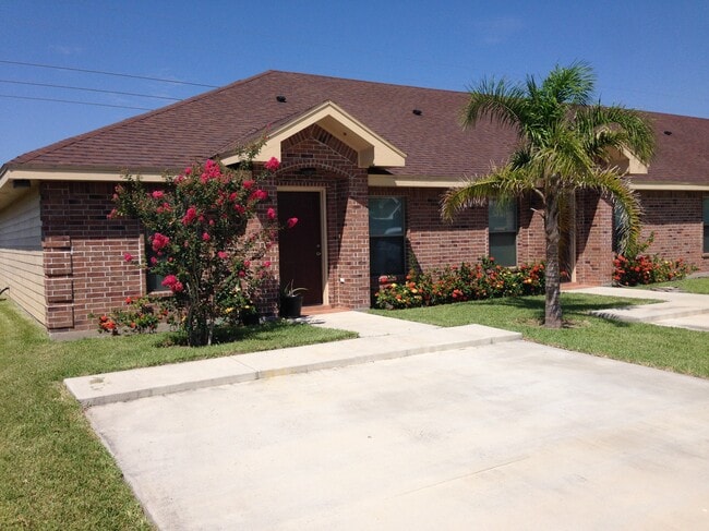 Building Photo - 2706 Bobcat Ln
