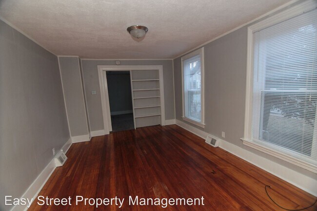 Building Photo - 618 E Locust St