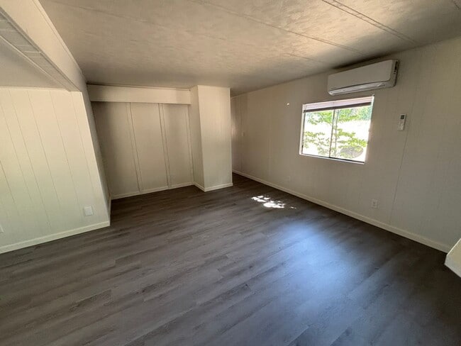 Building Photo - 900 Callahan Rd