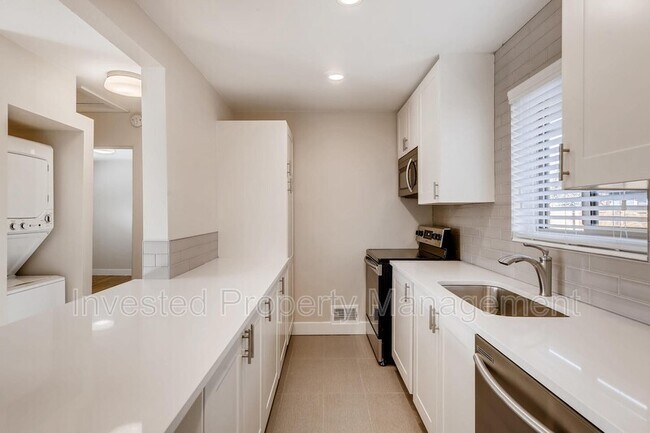Building Photo - 4247 Shoshone St