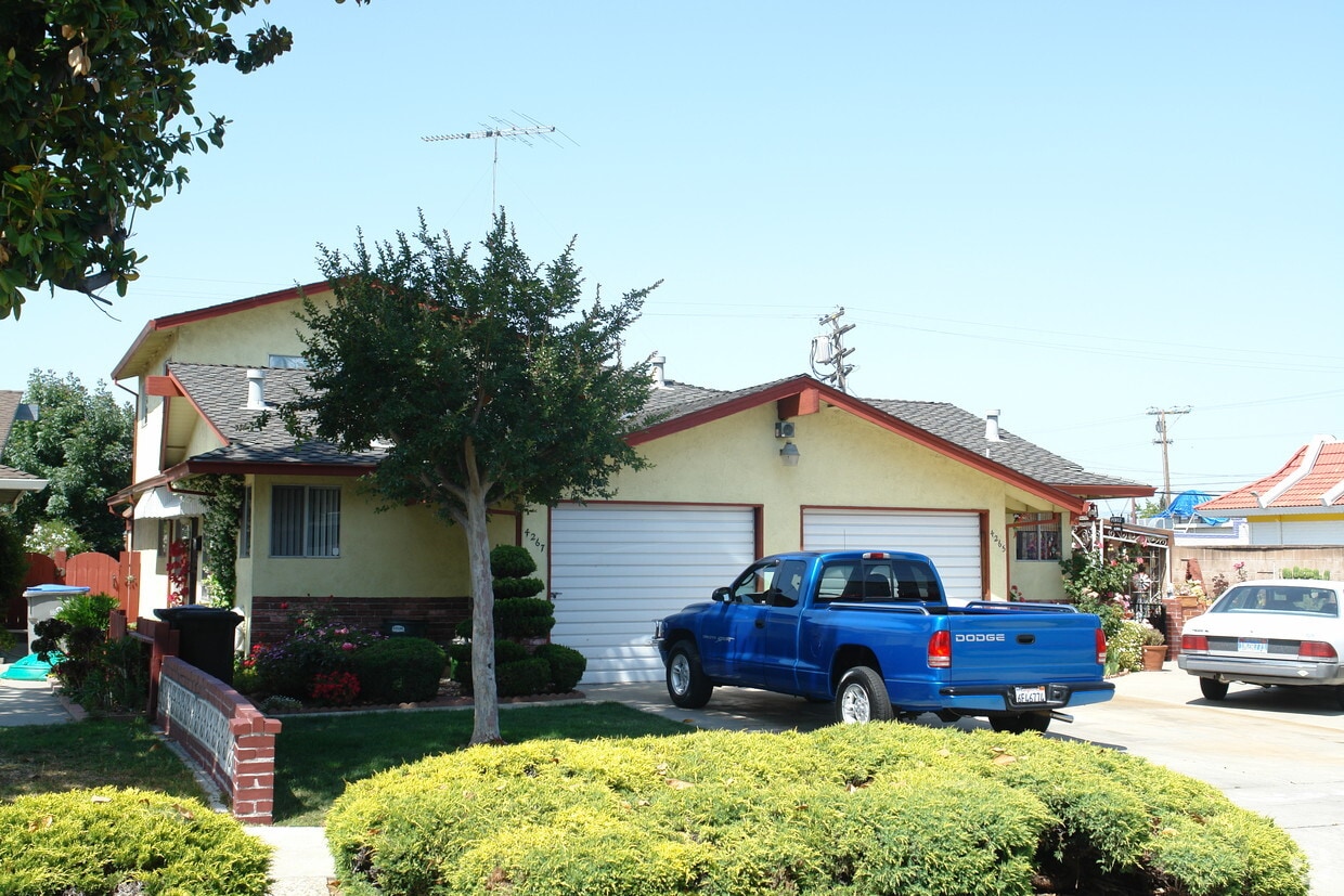Primary Photo - 4265 Will Rogers Dr