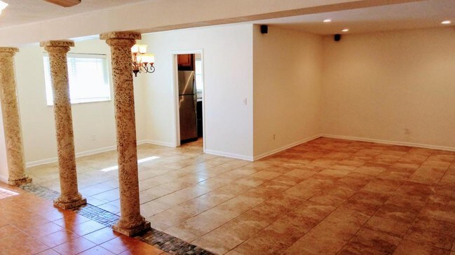 Building Photo - 12835 Indian Rocks Rd