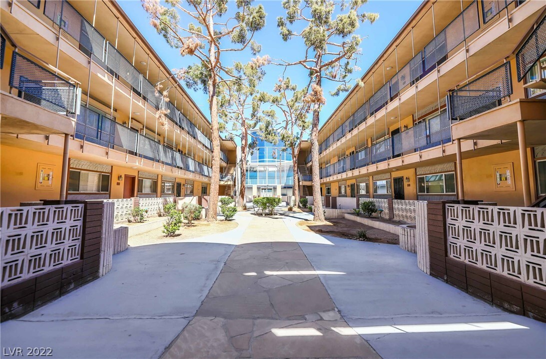 Primary Photo - 356 E Desert Inn Rd