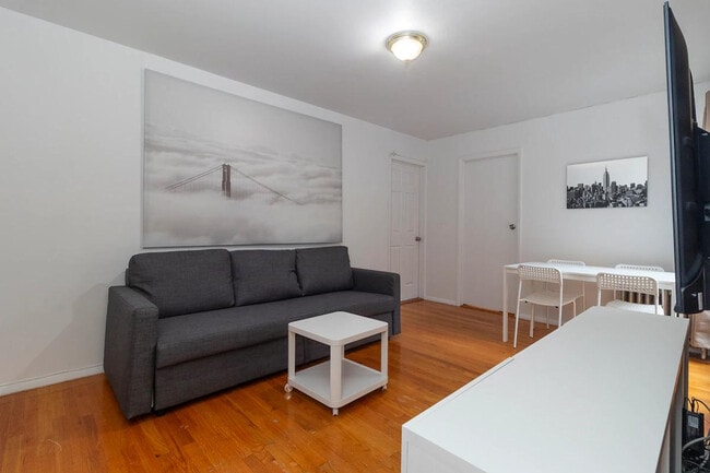 Foto del edificio - 1794 1st Ave