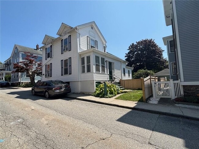 Building Photo - 107 Prospect Hill St