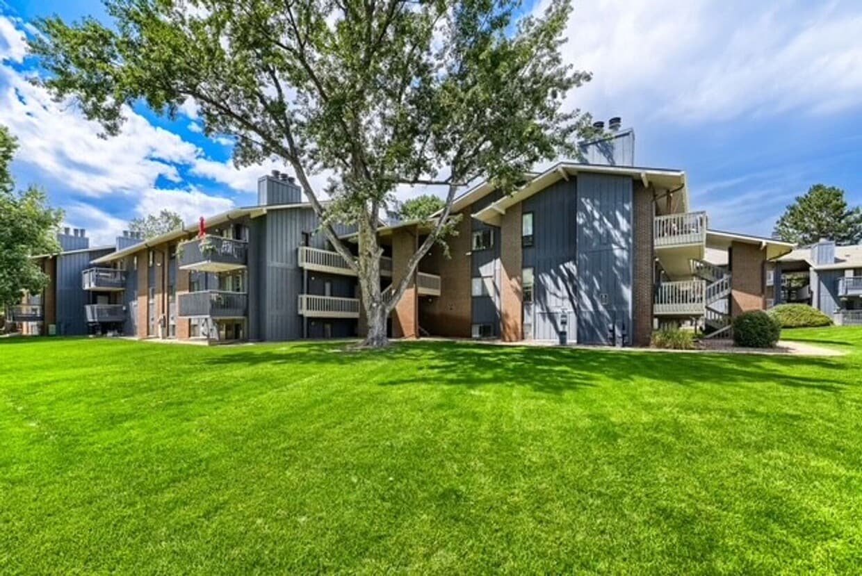 Photo - 2800 Kalmia Avenue