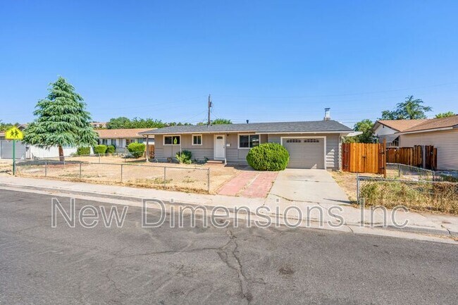 Building Photo - 2565 Pequop St