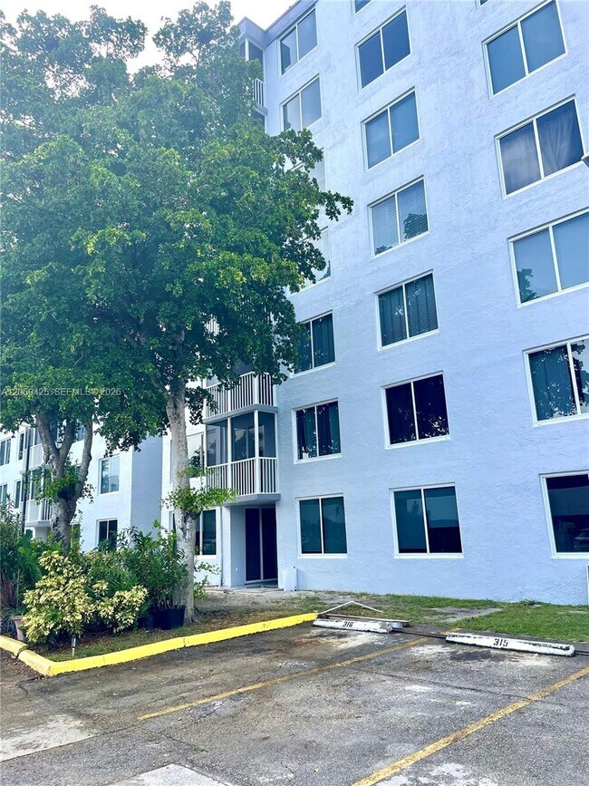 Building Photo - 17890 W Dixie Hwy