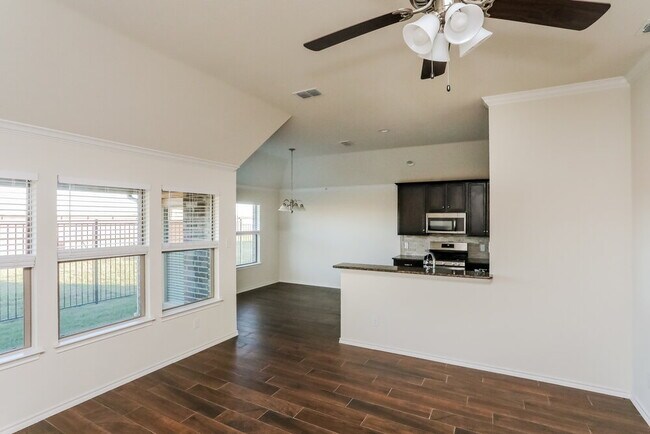 Foto del edificio - 605 Long Prairie Dr