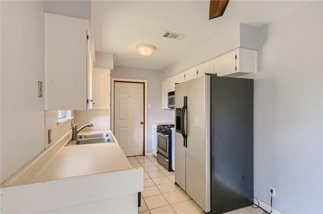 Building Photo - 6803 Esther Dr