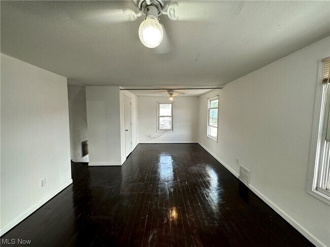 Foto del edificio - 826 N Main St