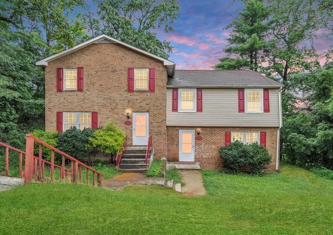 Building Photo - 1704 Elbert Dr
