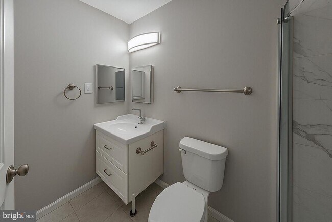 Building Photo - 315 Baylis St