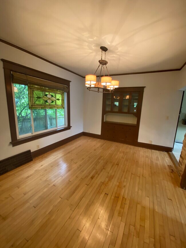 Building Photo - 2108 E Beverly Rd