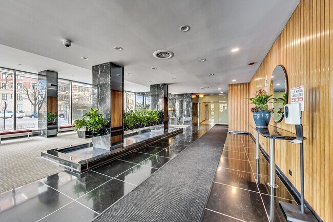 Foto del edificio - 3900 N Lake Shore Dr