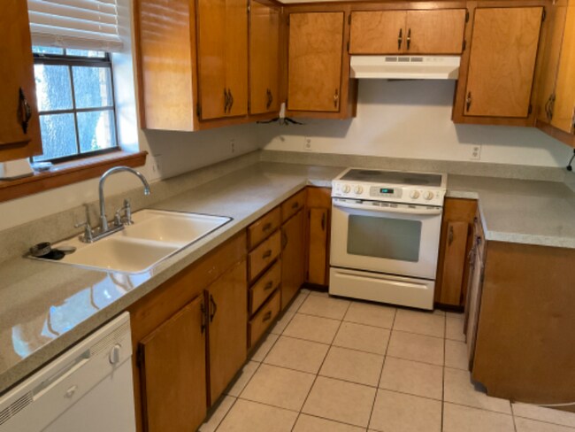 Foto del edificio - 5221 Kingston Dr