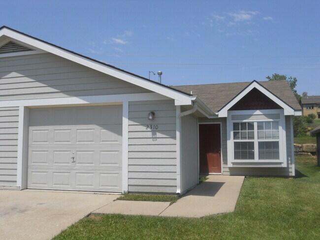 Building Photo - 2330 Ranch Way