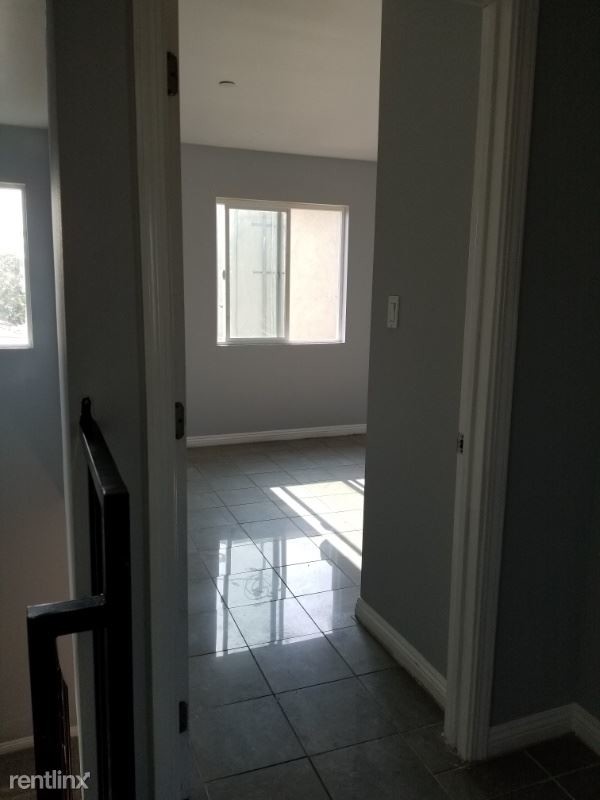 Building Photo - 4 br, 2 bath Apartment - 841 W 76th St