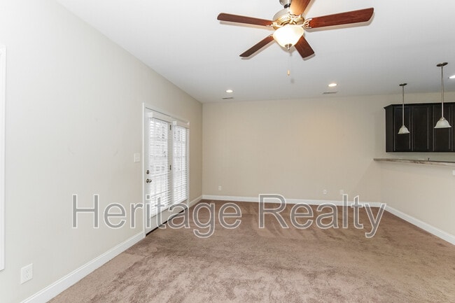 Building Photo - 6702 Albatross Ln