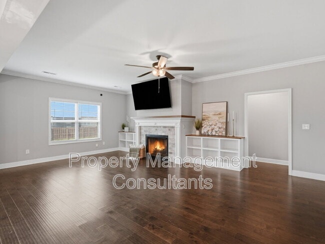 Building Photo - 14735 Commonwealth Dr