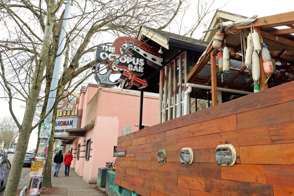 Living in Wallingford Seattle, WA Neighborhood Guide by