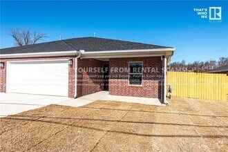 Building Photo - 20690 Dawn Hill East Rd