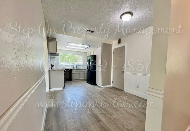 Foto del edificio - Beautifully Updated 4-Bedroom Home on Half...