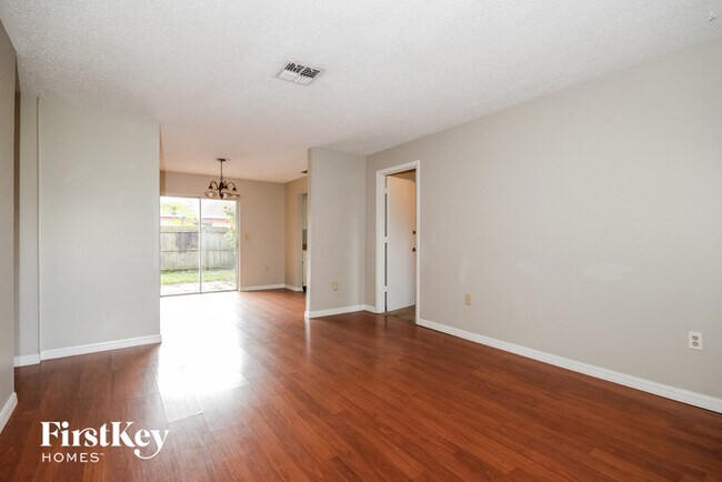 Building Photo - 895 Willow Ln
