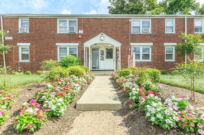 Building Photo - Nottingham Apartments