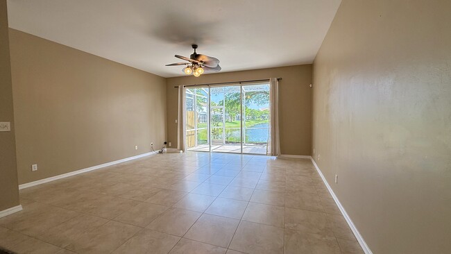 Foto del edificio - 8431 Village Edge Cir