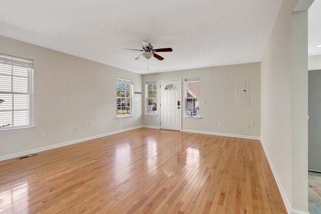 Foto del edificio - 1549 Cora Dr