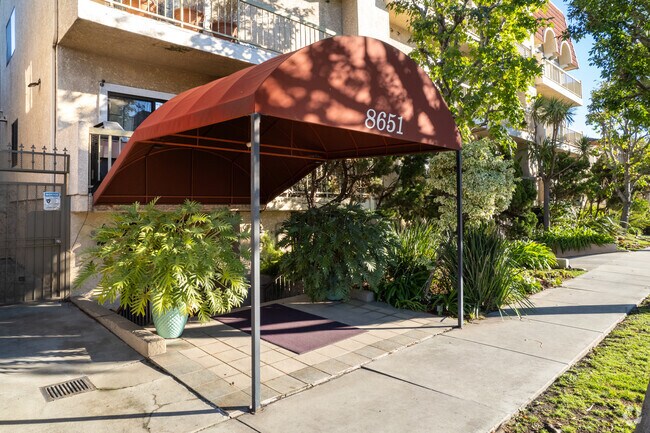 8651 W Olympic Blvd - Century City Estates