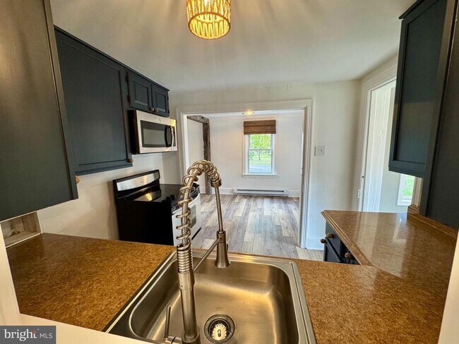 Foto del edificio - 14 W Main St