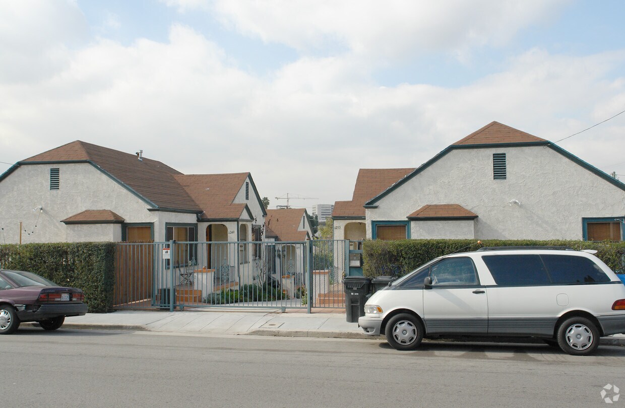 Foto del edificio - 1249-1253 Hyperion Ave