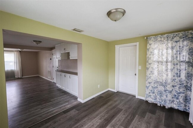Building Photo - 3349 Silver Hill Dr