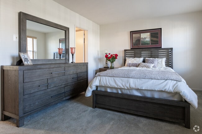 Bedroom - RYANS RUN APARTMENTS