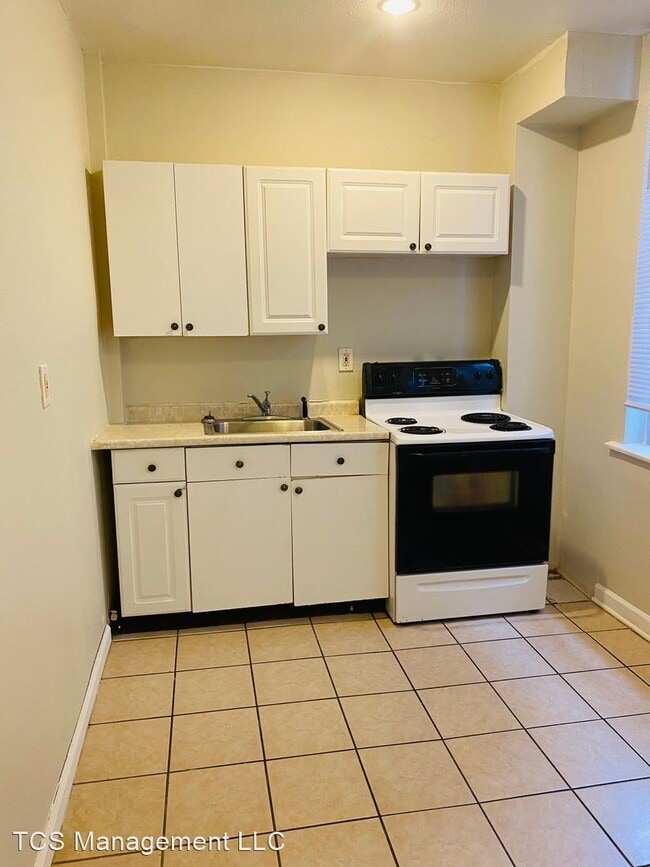 Building Photo - Studio, 1 bath House - 3751 N 15th St #2