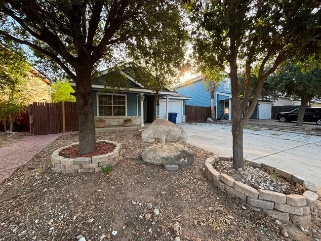 Foto del edificio - 17414 College Port Dr