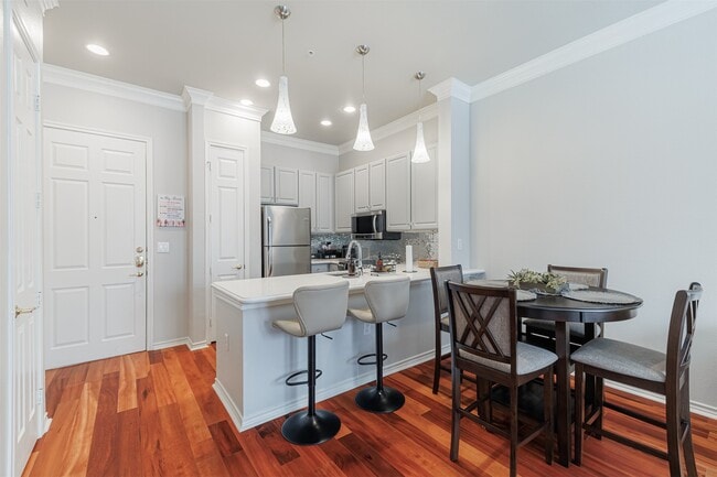 Building Photo - 2400 McCue Rd