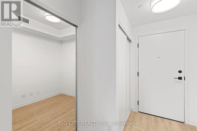 Photo du bâtiment - 8119 Birchmount Rd